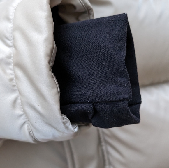 Aritzia TNA Super Puff Original Hooded Down Puffer Jacket, Size M - Picture 5 of 8